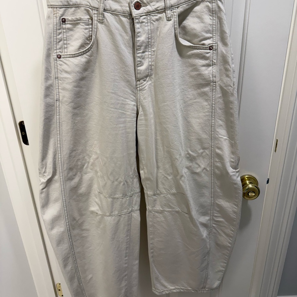 Free people cream barrel jeans size 28